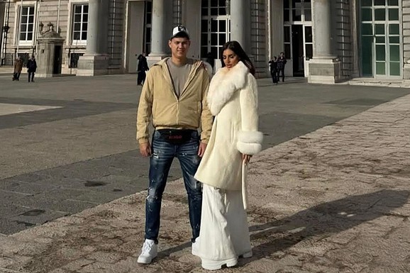 "JA SAM DETE IZ EPRUVETE I NE STIDIM SE TOGA, CECA JE POMOGLA MAJCI" Sin poznatih roditelja otkrio kako je začet, a sad uživa u ljubavi sa 6 godina starijom