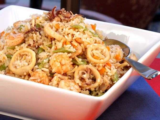 11862_+-mornarski-rizoto-egetables-served-on-nice-fancy-table-shutterstock_51952621
