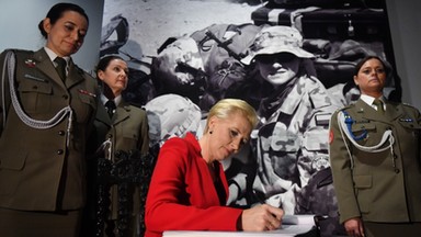 "My, Kobiety Żołnierze..." - Agata Duda odwiedziła dziś Muzeum Wojska Polskiego