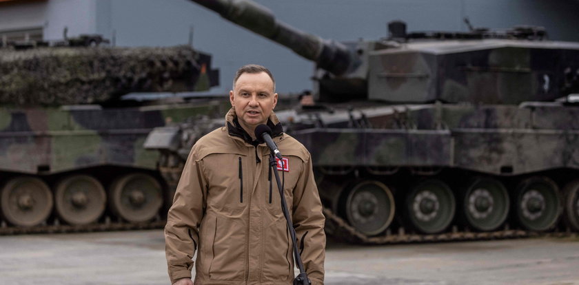 Prezydent Andrzej Duda o ukraińskich czołgistach: "Widać, że doświadczyli strasznych rzeczy". Wraz z ministrem Błaszczakiem oglądał szkolenie na Leopardach
