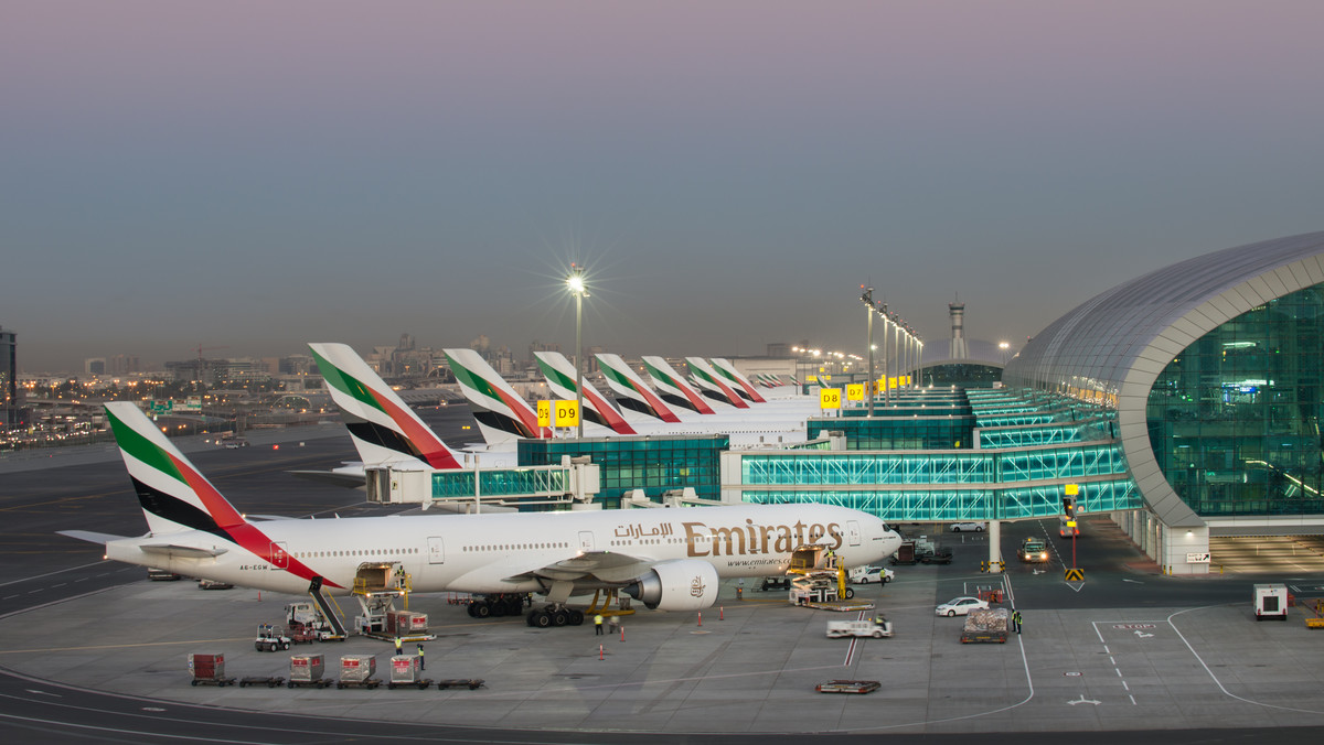 W 2017 roku, czwarty rok z rzędu, międzynarodowy port lotniczy w Dubaju obsłużył największą liczbę pasażerów na świecie; odnotowano nowy rekord 88,2 mln pasażerów, o 5,5 proc. więcej niż w roku 2016 - poinformowały w poniedziałek władze lotniska.