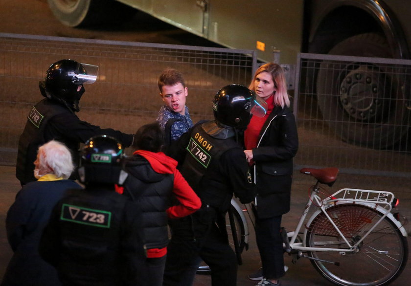 Dramatyczne sceny w Mińsku. Milicja brutalnie rozpędza demonstrantów