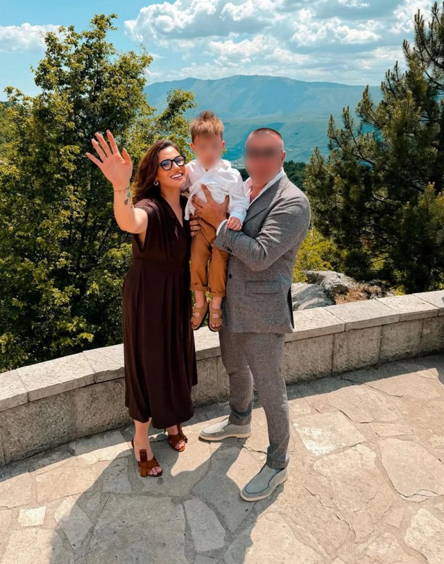 Kristina Spalević sa sinovima i Kristijanom na Ostrogu