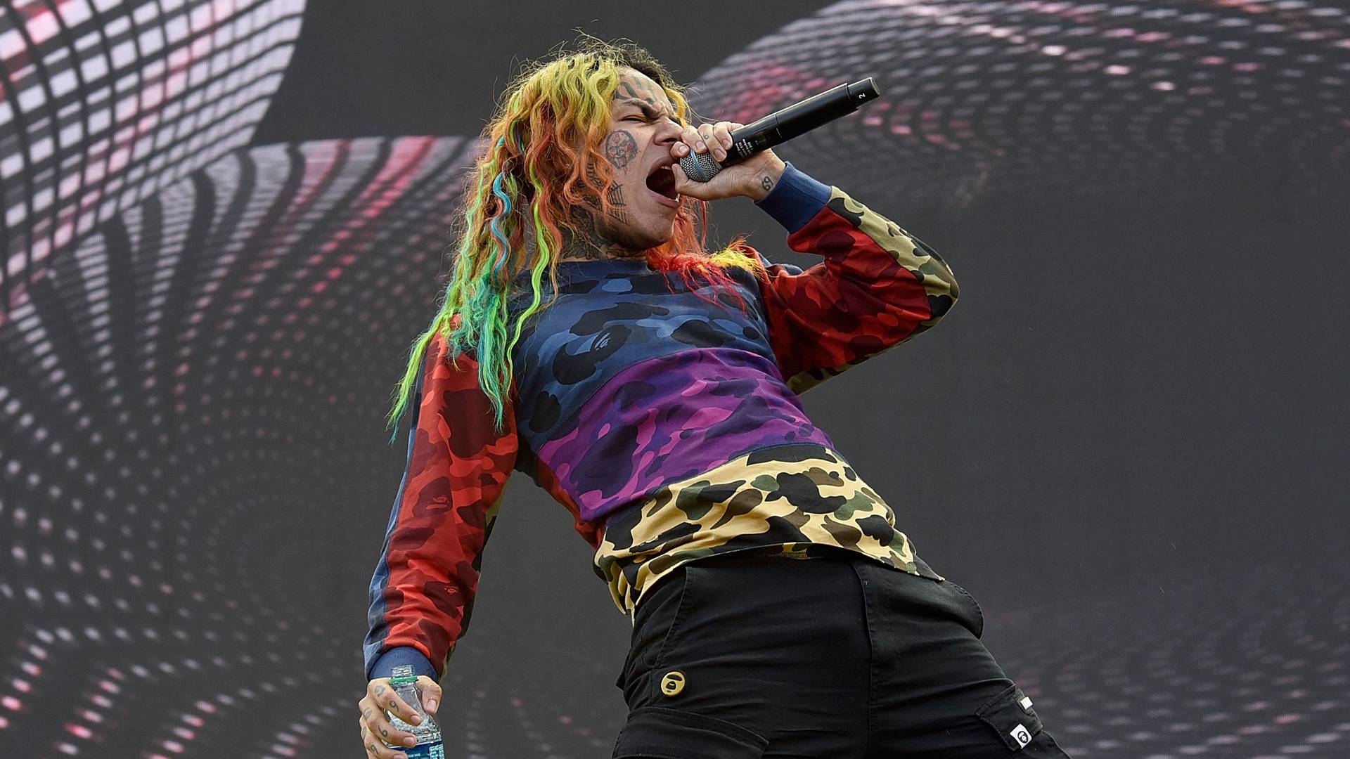 Kurz vor ArrestEnde 6ix9ine taucht auf Social Media ab will danach