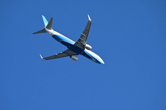 U TOKU POTRAGA ZA PUTNICIMA Boing iznenada nestao sa radara, pa se srušio: Pronađena olupina aviona
