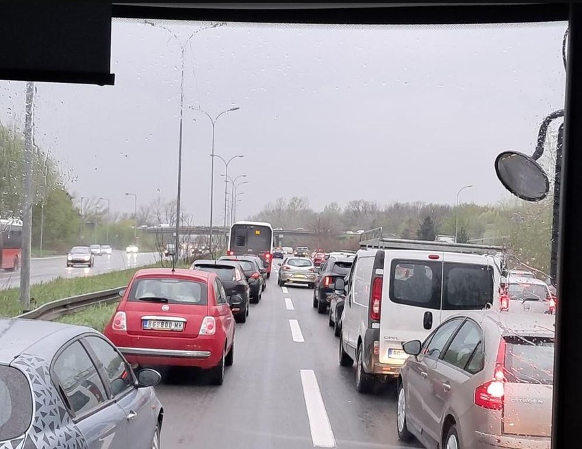 Saobraćajna nesreća na Obrenovačkom putu