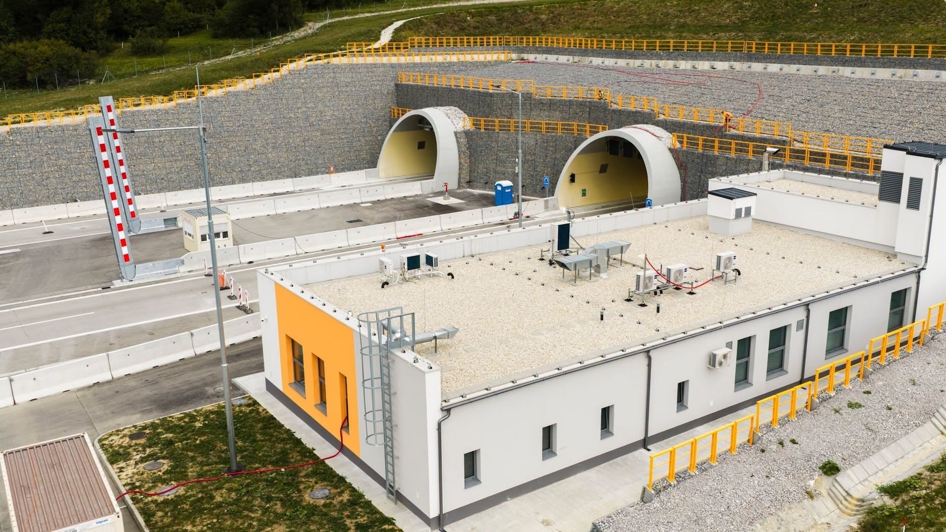 Nový tunel na D1 pri Ružomberku otvoria o pár dní. Bude v ňom 4G a 5G?