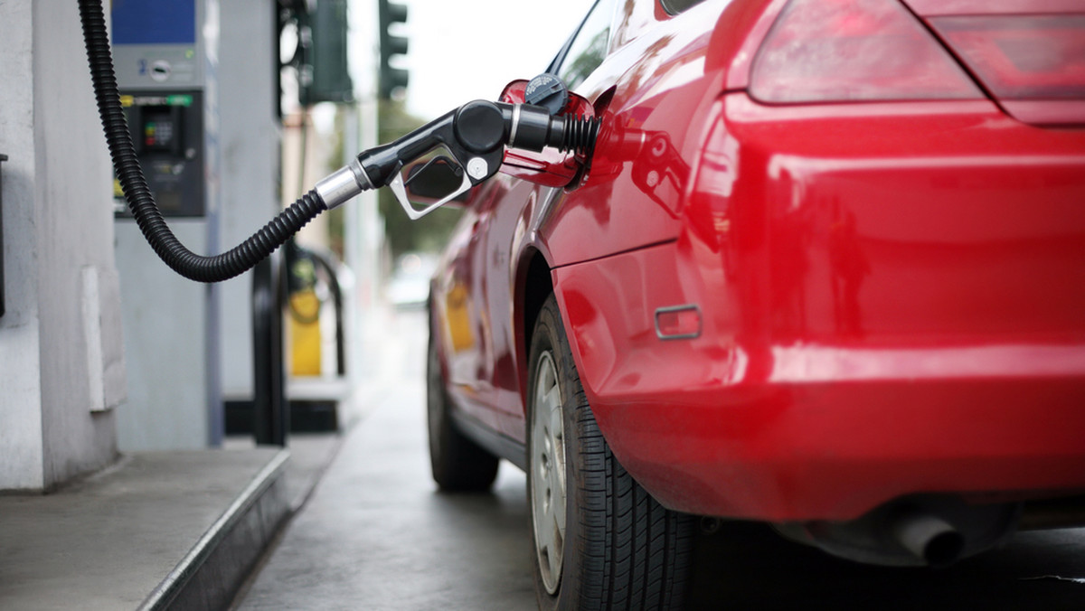 W tym tygodniu największy wzrost średnich cen detalicznych na rynku krajowym odnotowały benzyny. Również LPG kosztuje przeciętnie więcej, natomiast cena oleju napędowego konsekwentnie spada.