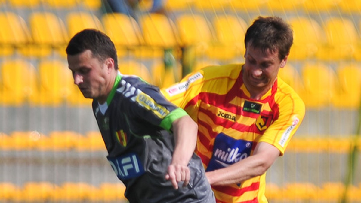 Korona Kielce przygotowała listę transferową przed rundą jesienną sezonu 2011/12. Znalazło się na niej czternastu zawodników, w tym siedmiu piłkarzy z kadry pierwszego zespołu żółto-czerwonych w minionej rundzie.