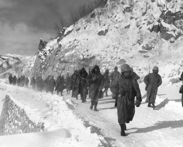 Amerykański odwrót spod Koto-ri na początku grudnia 1950 r.