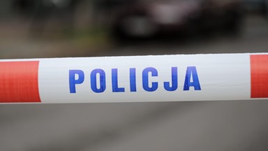 Policja znalazła ciało zawinięte w dywan w samochodzie