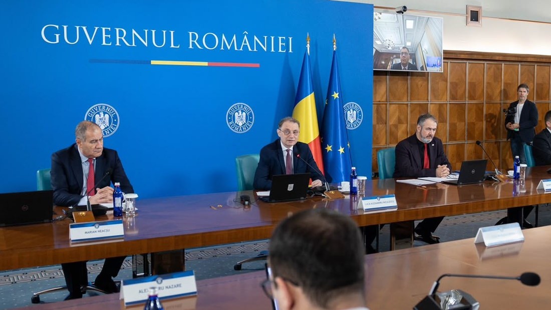 Imagine Stire „Scenariul cel mai probabil este să nu existe taxe noi în 2027”, însă „nu avem toate cifrele”, spun surse guvernamentale. Ce se întâmplă cu pensiile și impozitul progresiv | 2review.ro