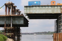 Most Łazienkowski został przecięty. Zobacz najnowsze zdjęcia z remontu