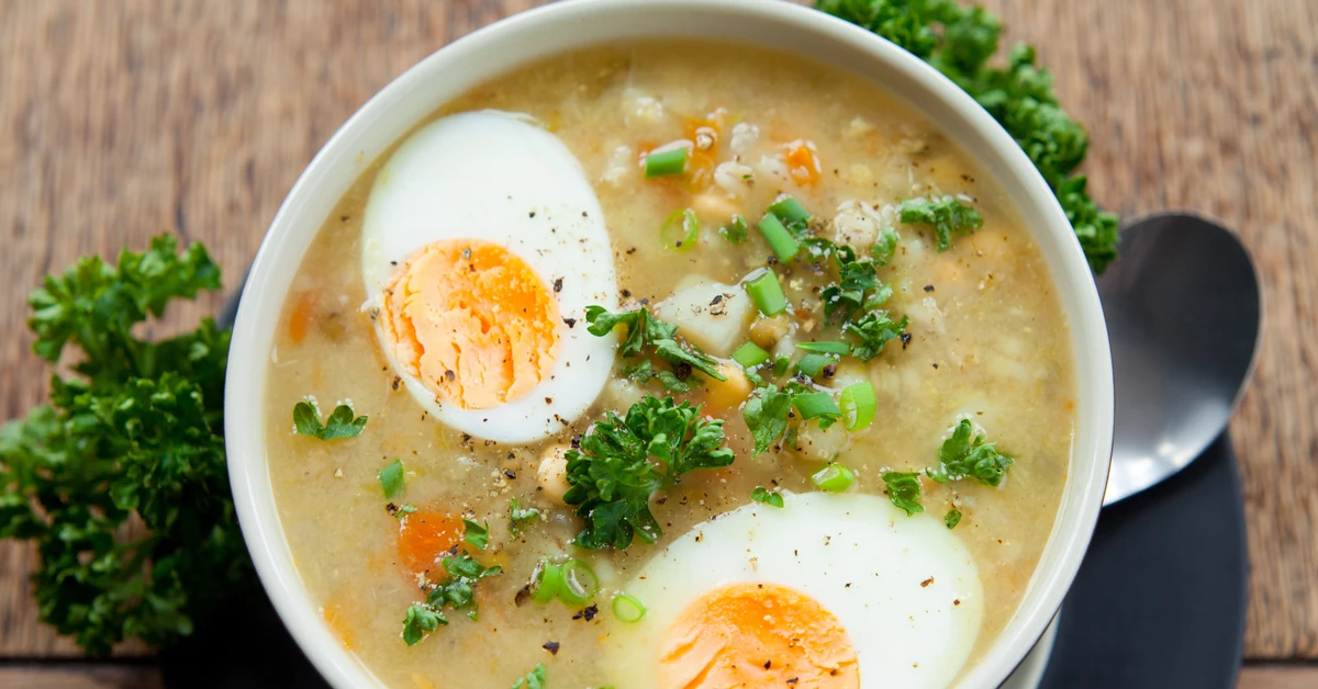 Pyszny obiad na czwartek. Podajemy przepis, Ty gotujesz. Żurek na wędzonce na zimowe dni