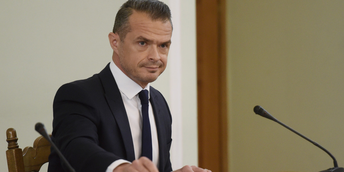 Były minister transportu Sławomir Nowak ma postawionych 17 zarzutów, m.in. o kierowanie grupą przestępczą. 