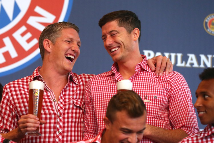 Robert Lewandowski przyłapany na piwie z kolegami z Bayernu