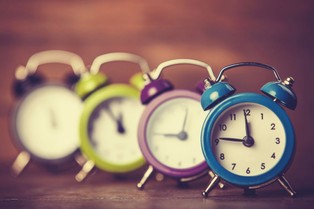 Pierwszy dzwonek, czyli o której powinny rozpoczynać się lekcje w szkołach [GRAPE]