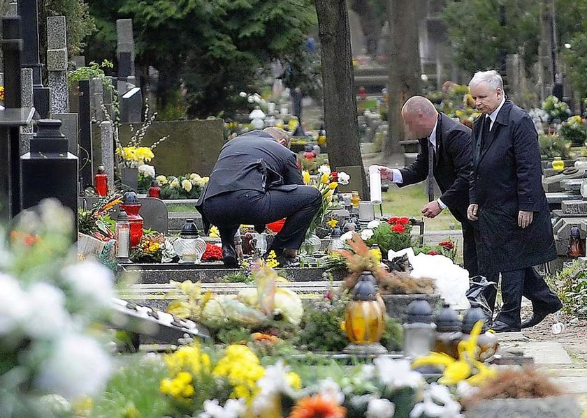 PiStolet w służbie prezesa. Broń na grobach!