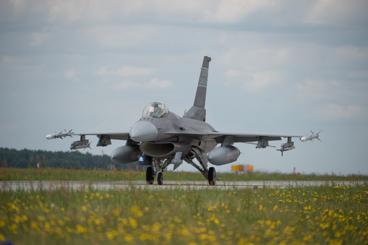 32 Baza Lotnictwa Taktycznego w Teodorach, (gm/cat) PAP/Grzegorz Michałowski