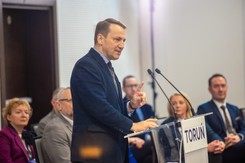 Wybory 2023. Sikorski kontra Błaszczak. 'Zrobił coś skandalicznego'