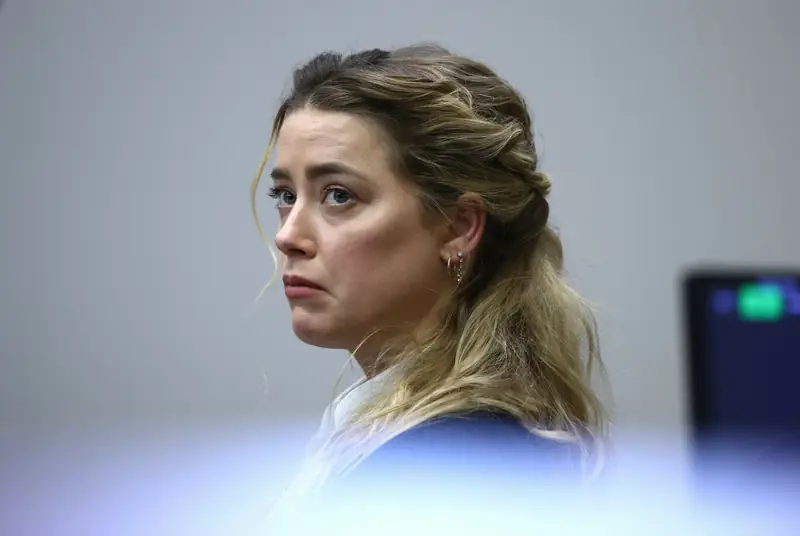 Amber Heard jest ofiarą internetowego hejtu Fot. JIM LO SCALZO / POOL/AFP/East News