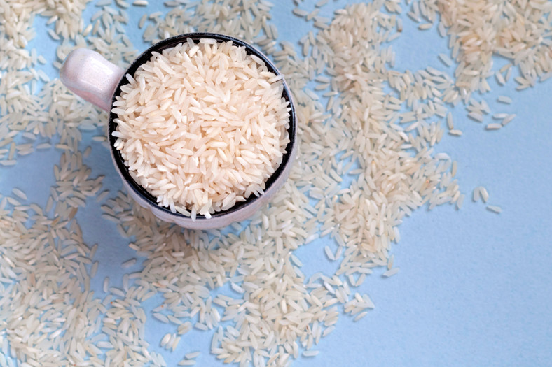 Kubek ryżu w szafie