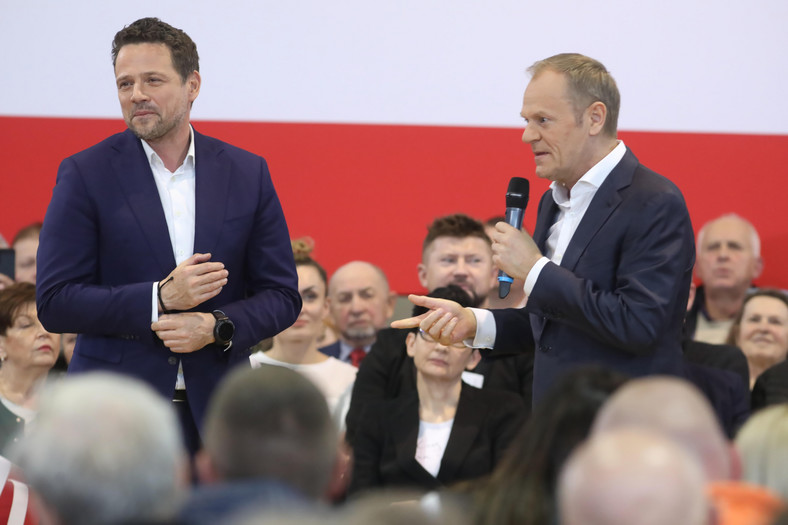 Przewodniczący Platformy Obywatelskiej Donald Tusk i prezydent Warszawy Rafał Trzaskowski