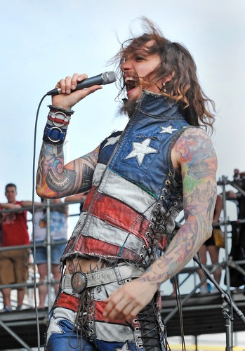 The Darkness – 'I Believe In a Thing called Love'