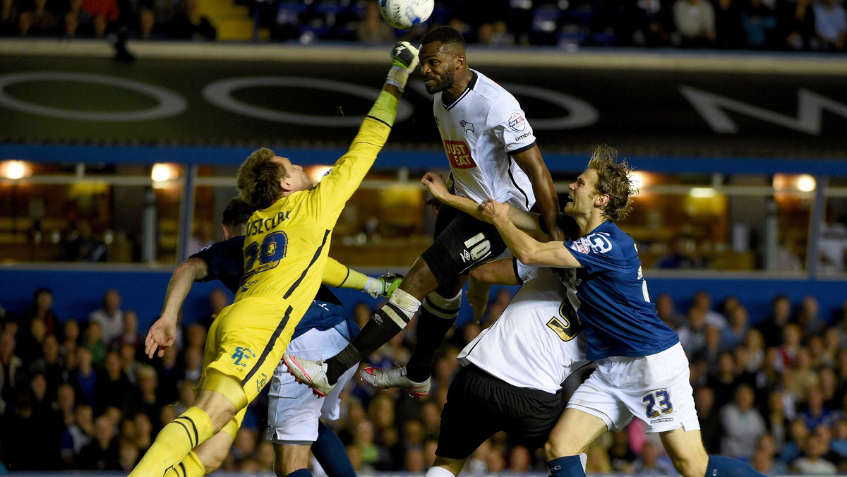 Ekipa Birmingham City zremisowała z Derby County 1:1 w meczu Championship. Mecz zakończyłby się wygraną Baranów, gdyby nie fenomenalna interwencja polskiego bramkarza Tomasza Kuszczaka, o której piszą teraz liczne media.