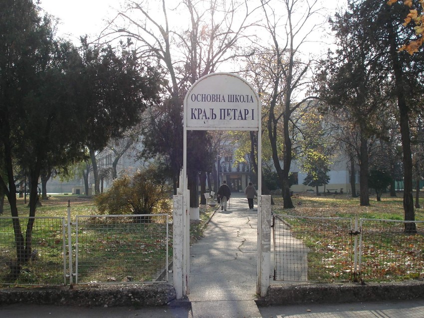 Dvorište osnovne škole u Nišu, gde se diluje marihuana