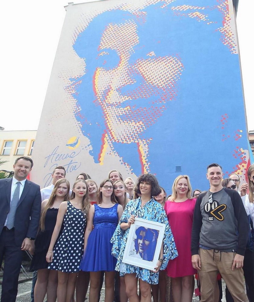 Natalia Kukulska odsłoniła mural z wizerunkiem Anny Jantar