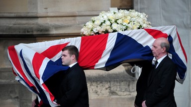 Trumna z ciałem Thatcher w drodze do katedry św. Pawła