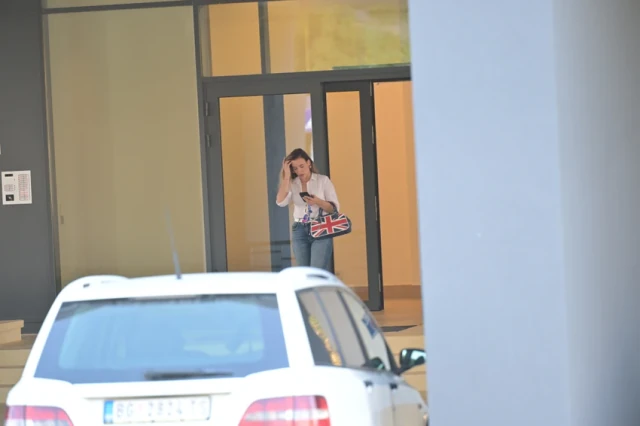 PRVA FOTOGRAFIJA IZ PORODIČNOG DOMA NAKON DRAME: Od Kristijana Golubovića ni traga niti glasa, Kristina Spalević razvukla osmeh!