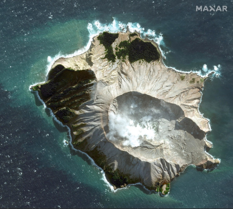 Wybuch wulkanu w Nowej Zelandii, zdjęcie satelitarne 