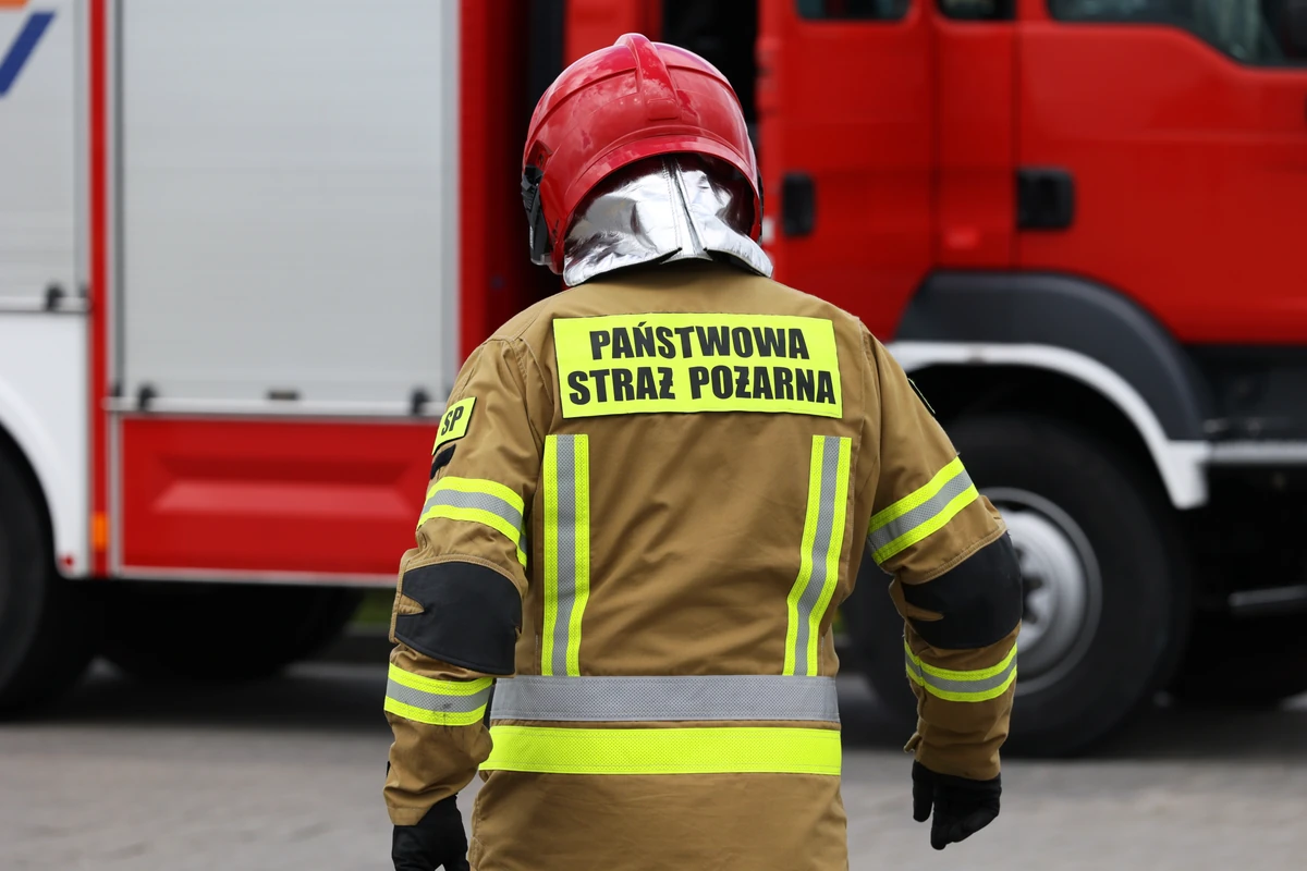 Wielki pożar w Bieszczadach. 100 strażaków walczy z ogniem w gospodzie Wilcza Jama