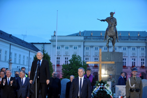 Jarosław Kaczyński podczas miesięcznicy smoleńskiej.