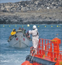 Warszawa podbija stawkę ws. migracji. Bruksela na razie milczy