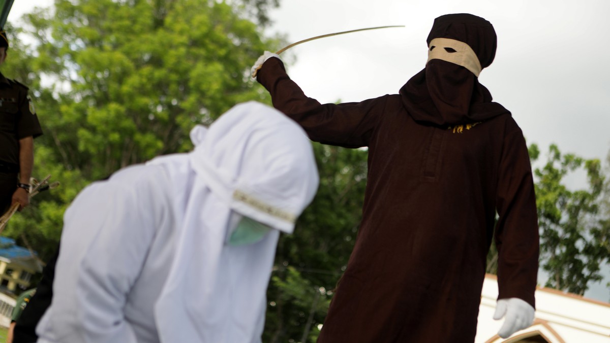 epaselect INDONESIA ACEH WHIPPING PUNISHMENT (Whipping punishment is a one of the punishment for those who broke the sharia law in Aceh as  it's the only one province in Indonesia which implemented the sharia law)