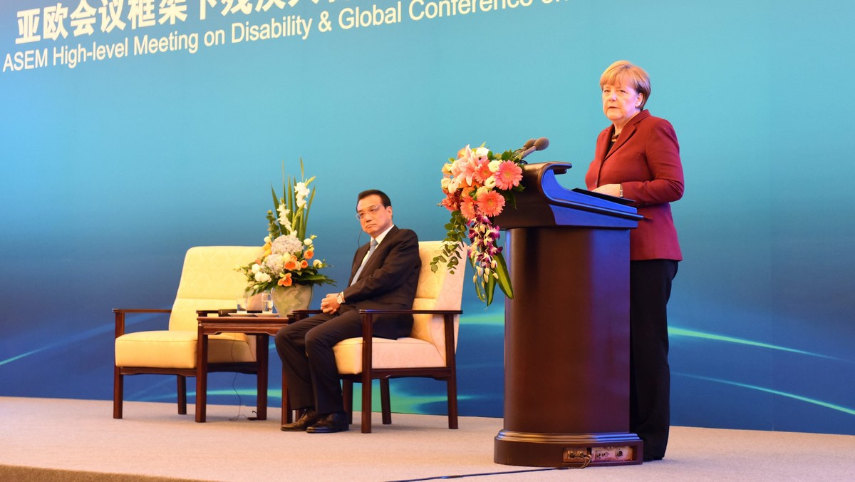 Premier Chin Li Keqiang i kanclerz Niemiec Angela Merkel zgodzili się, że dla konfliktu zbrojnego w Syrii należy poszukać politycznego rozwiązania. Merkel przebywa w Państwie Środka z oficjalną wizytą, podczas której spotka się także z prezydentem.