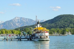 Pasmo Karawanków widoczne z jeziora Wörthersee