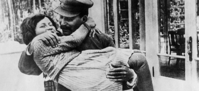 Józef Stalin. Zawistny kochanek, morderca żony? Tajemnice miłości dyktatorów