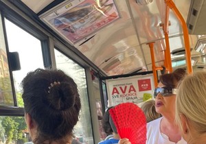 Nada Macura u gradskom prevozu