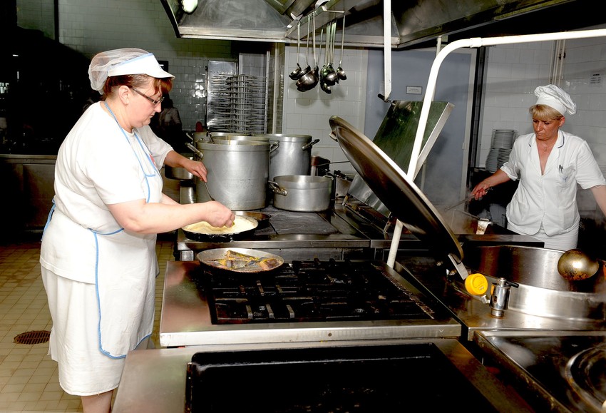 Sumnja se da je uzrok pokvarena hrana ili voda