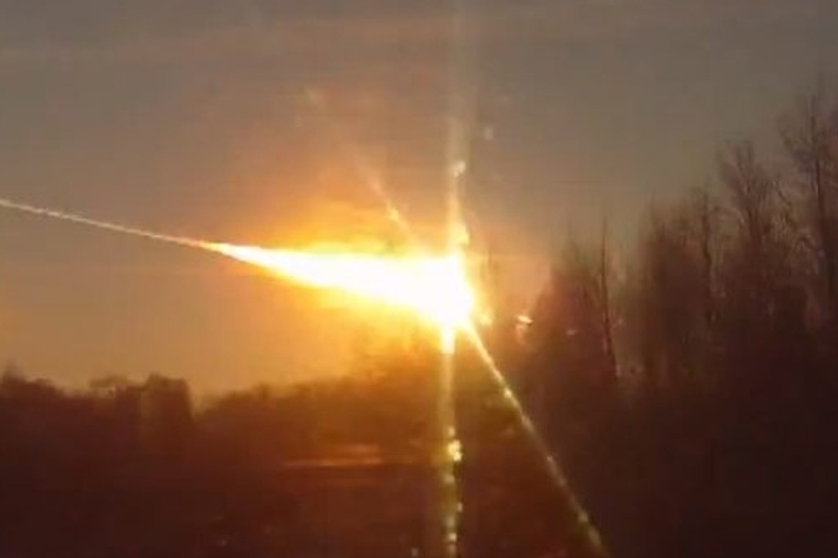 Ognisty bolid nad Polską. Sensacyjne odkrycie meteorytu w okolicach Łodzi