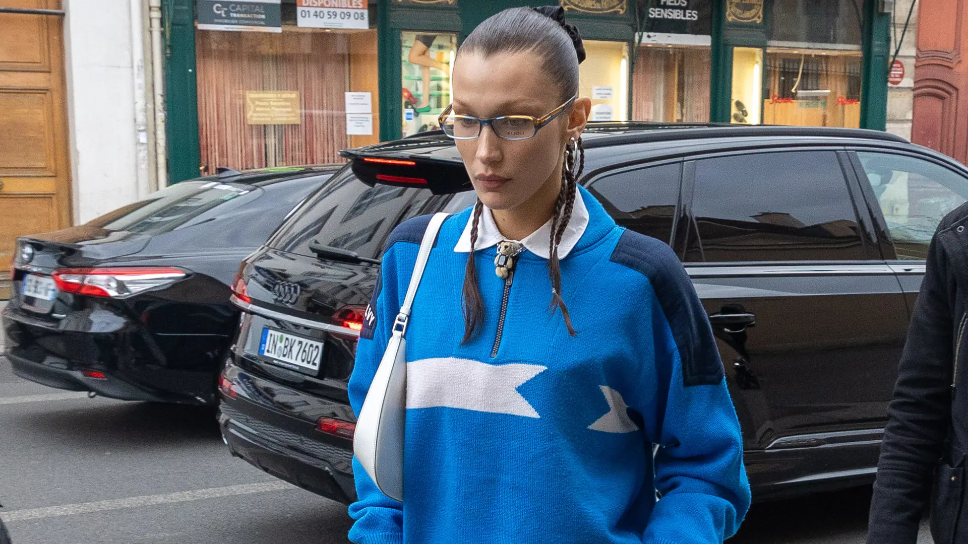 Pięć rodzajów sneakersów idealnych na wiosnę. Noszą je gwiazdy: Bella Hadid i Hailey Bieber