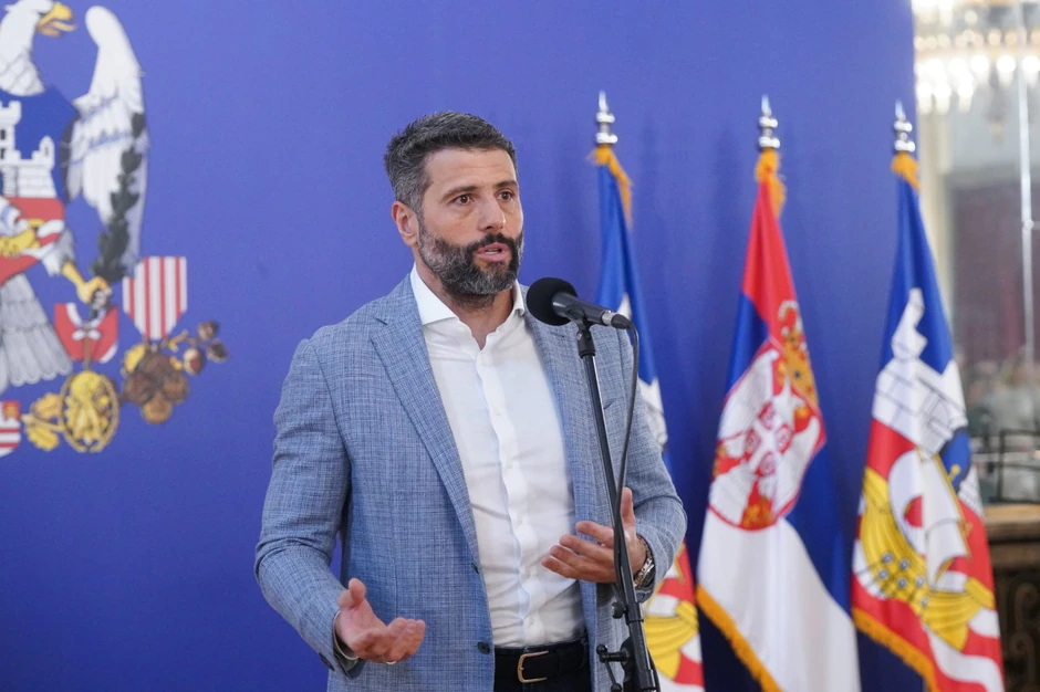 Aleksandar Šapić uručio  nagrade učenicima generacije
