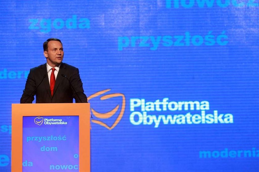 PiS zarzuca Sikorskiemu, że szuka pracy w Unii