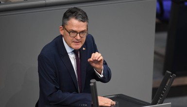 Niemiecki polityk wzywa do "przyzwoitości" w relacjach z Polską. "Po 80 latach czas zmienić narrację"