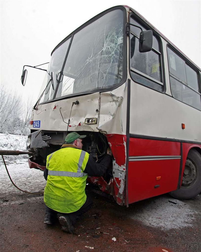 Wypadek autobusu linii 175. 13 rannych w Dąbrowie Górniczej