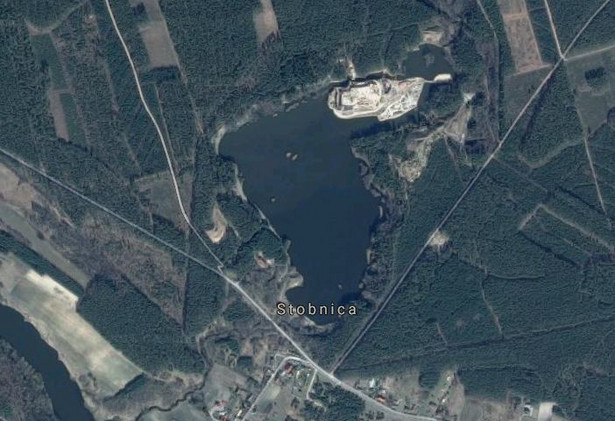 Zamek w Puszczy Noteckiej, Stobnica, zdjęcie satelitarne Źródło: Google Maps
